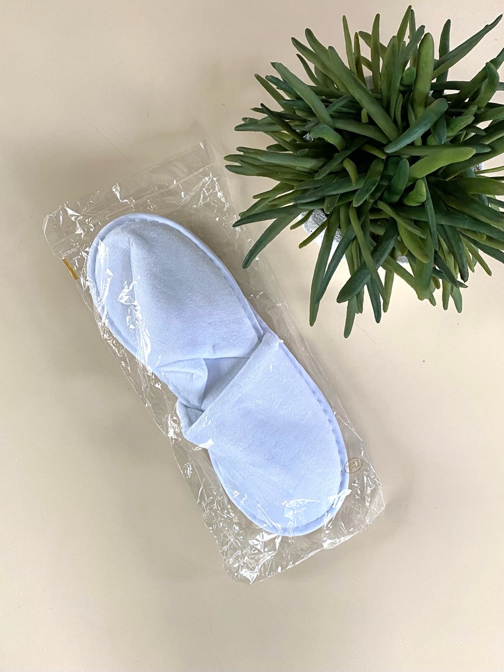 White Disposable Hotel Spa Slippers